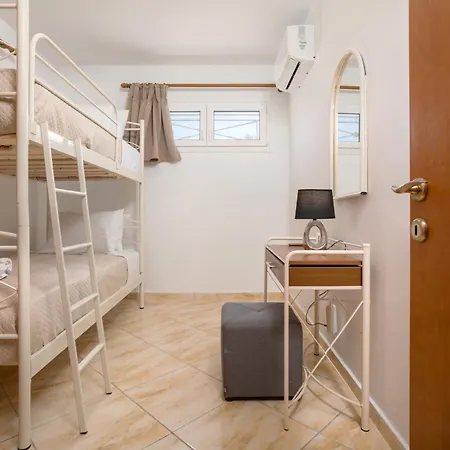 Apartment Tumeremos For 8 People, Private Bbq Area