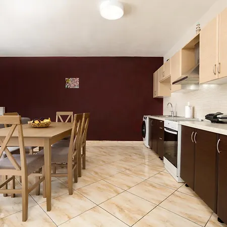 Tumeremos For 8 People, Private Bbq Area Apartment *